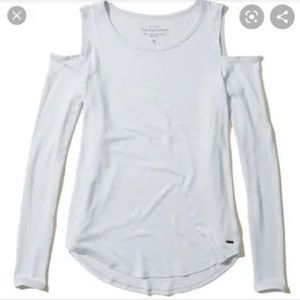 Hollister: Must Have Collection: Hollister open shoulder top